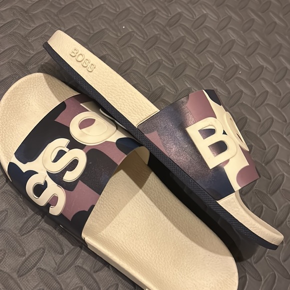 Hugo Boss Made in Italy Beach Slides - Picture 4 of 5